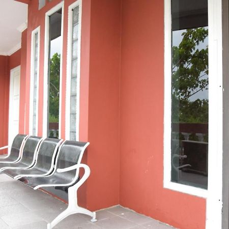 Reddoorz Near Pelabuhan Tanjung Perak 2 Surabaya Hotel Exterior photo