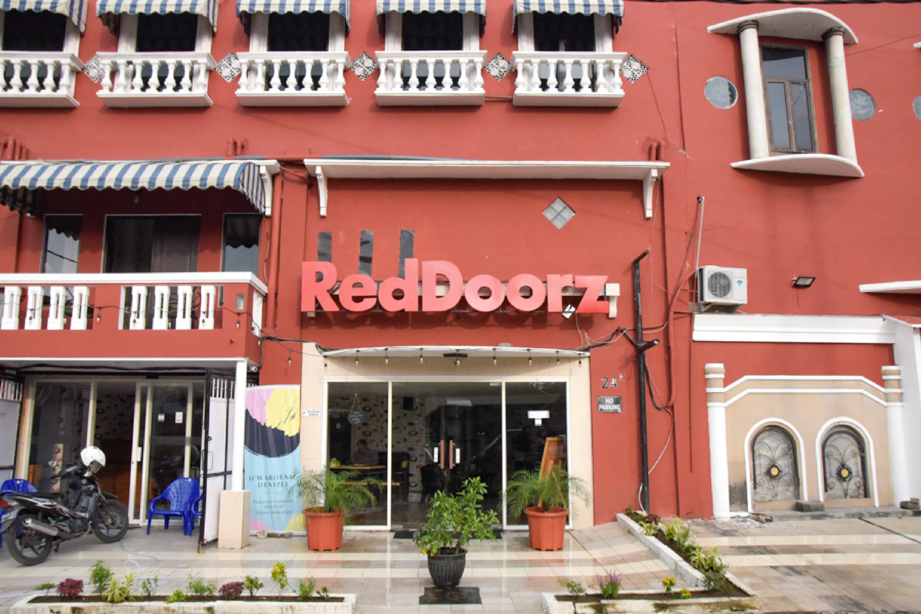 Reddoorz Near Pelabuhan Tanjung Perak 2 Surabaya Hotel Exterior photo